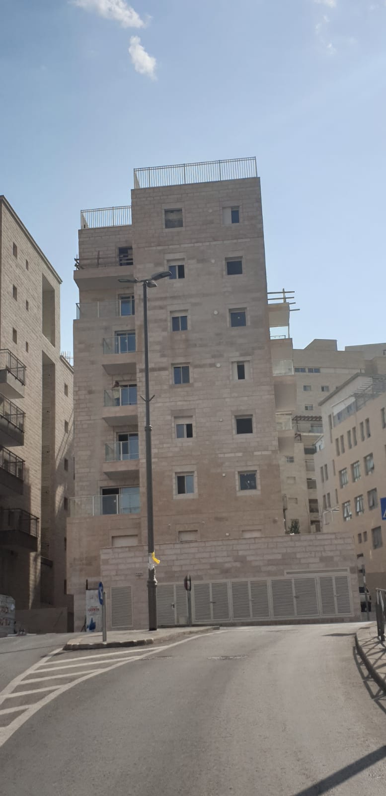 חזית הבניין — פרויקט רוממה